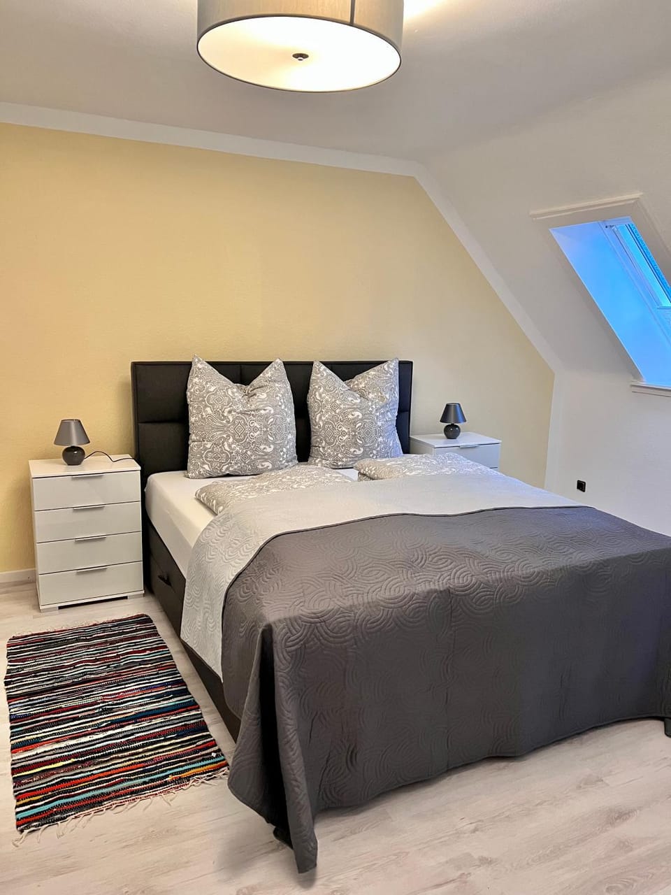 Bed, Photo of the whole room, Bedroom