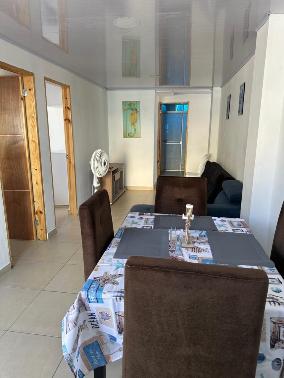 Seating area, Dining area
