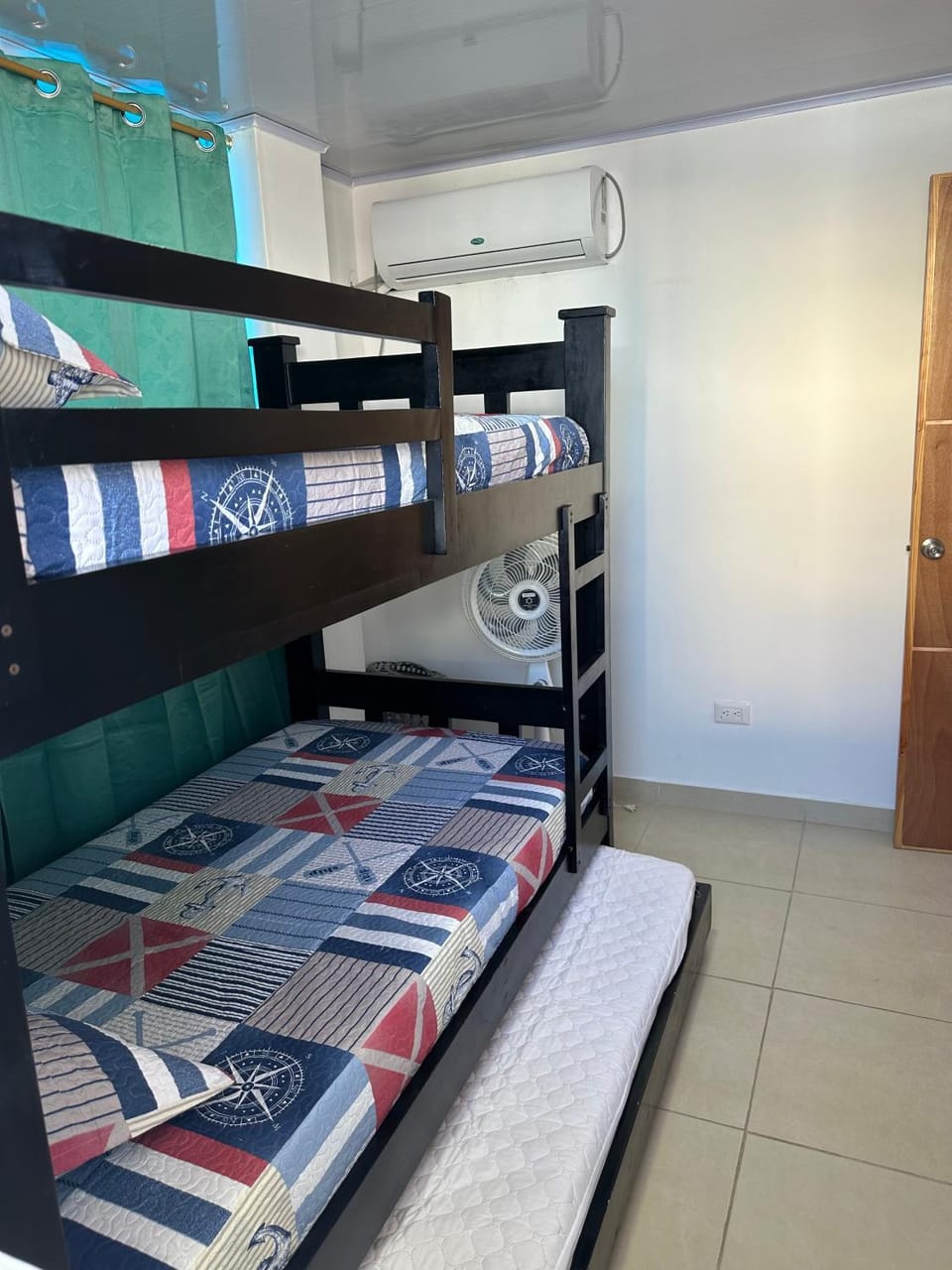 Bedroom, bunk bed