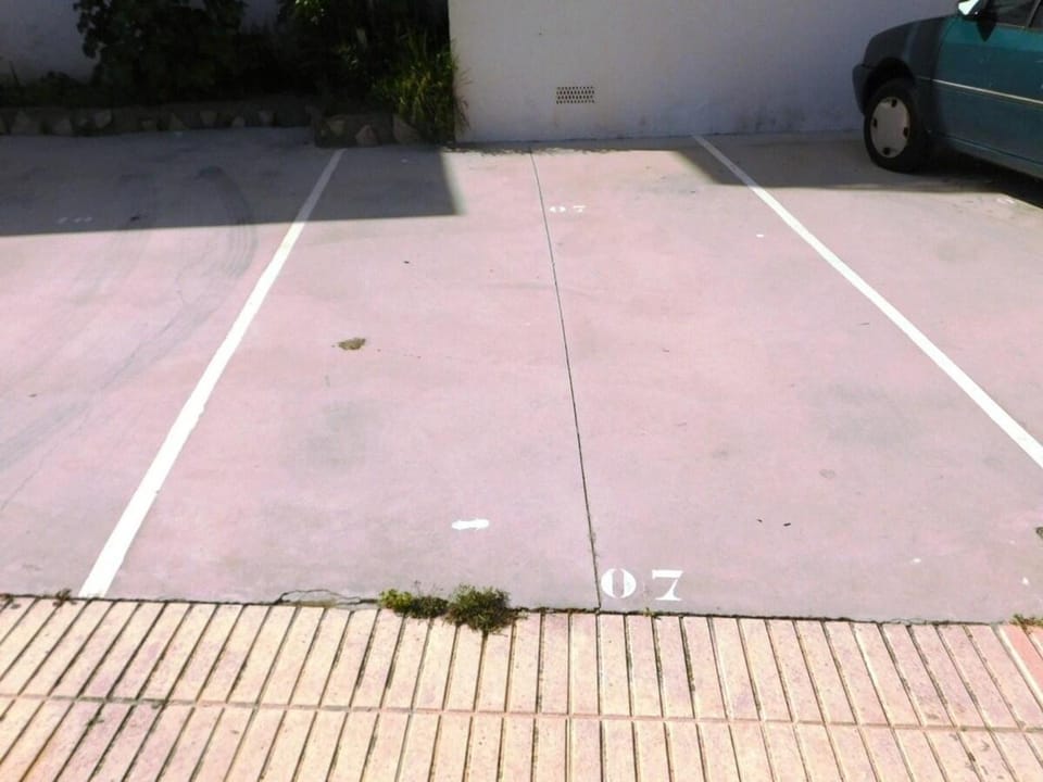 Apartamento en Roses para 5-6 personas, 2ª línea de playa, terraza, parking, sin mascotas, sábanas incluidas - ES-258-41 Apartment in Roses