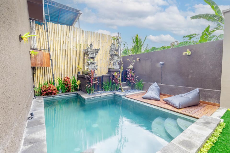 Day, Swimming pool, Swimming pool, sunbed