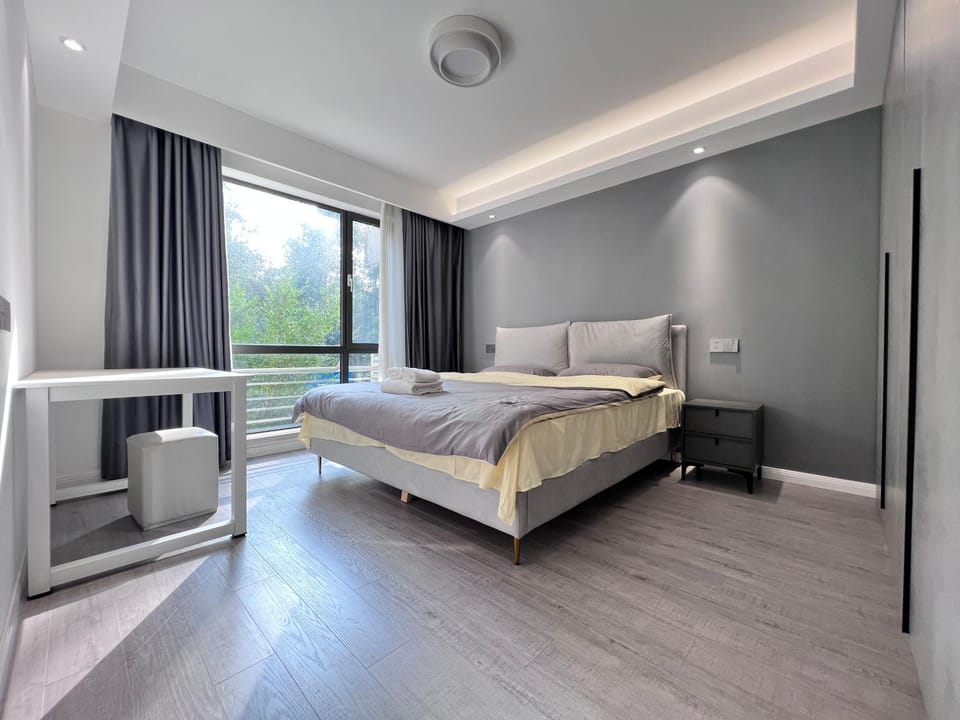 Bed, Photo of the whole room, Bedroom