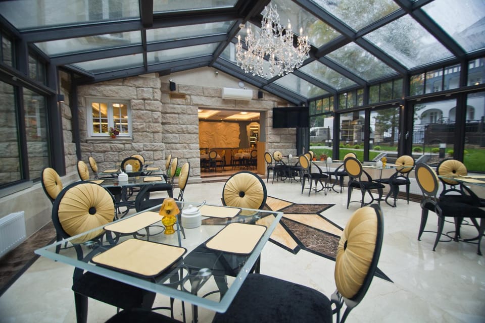 Banquet/Function facilities, Seating area, Drinks, Internal: Not applicable to any particular room