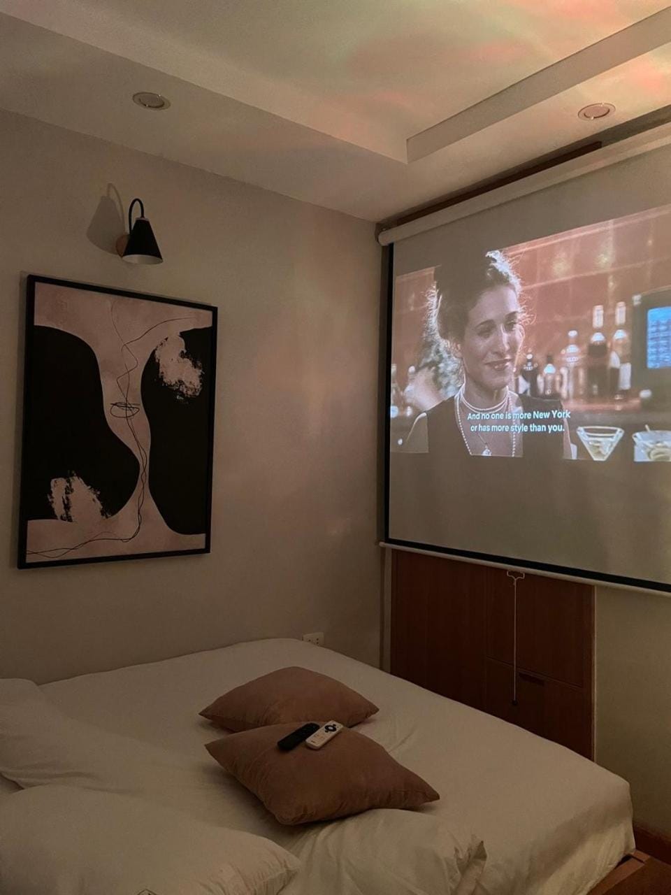 Bed, TV and multimedia, Evening entertainment, Bedroom