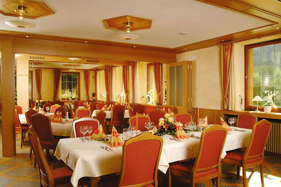 Restaurant/places to eat, Restaurant/places to eat