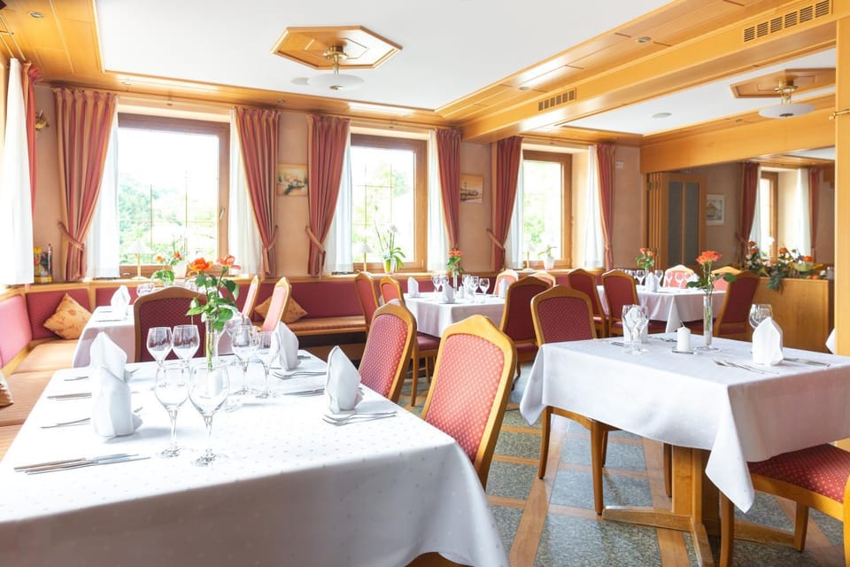Restaurant/places to eat, Restaurant/places to eat
