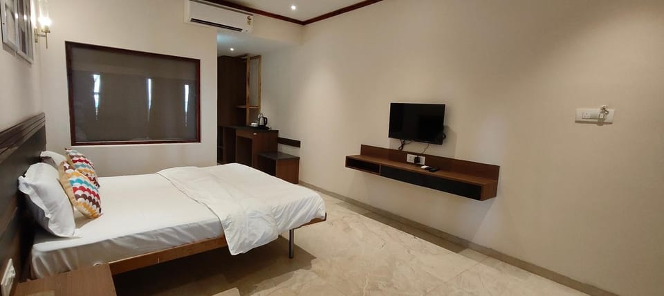 Bed, Photo of the whole room, air conditioner