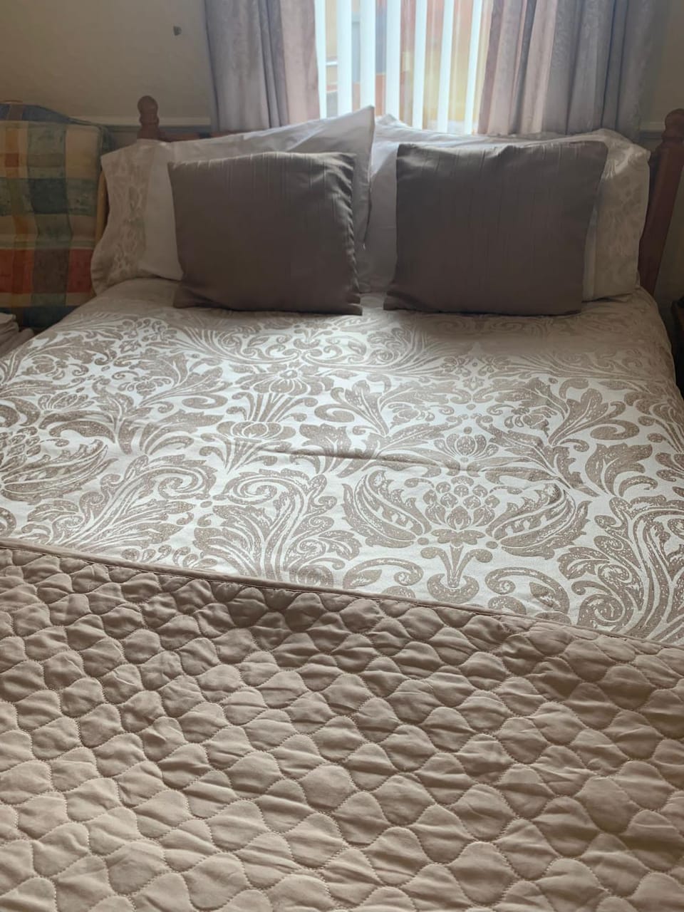 The Pines Guest House Bed and Breakfast in Whitley Bay