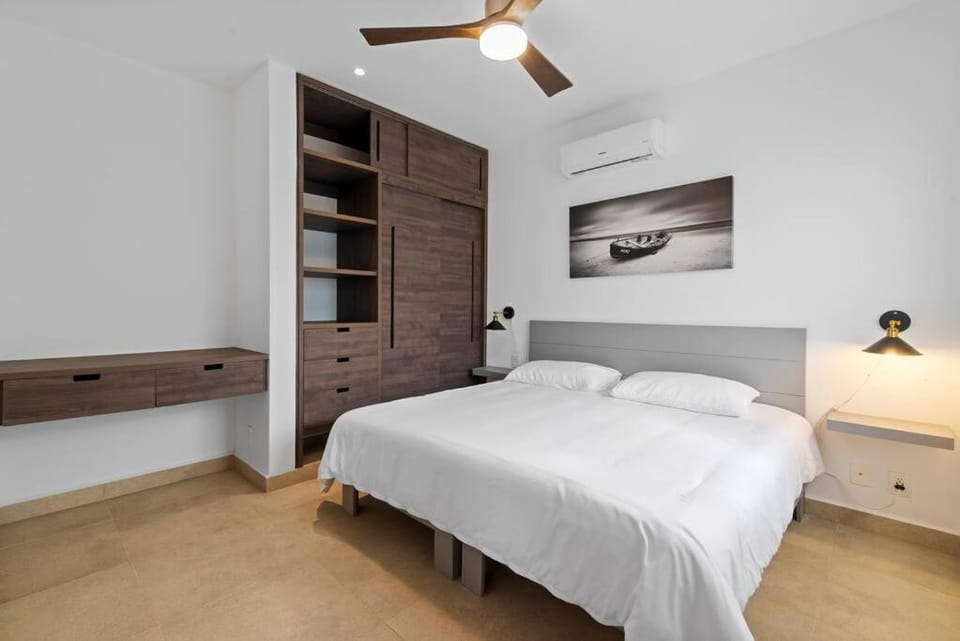 Bed, Photo of the whole room, Bedroom, fireplace, wardrobe