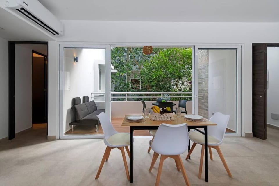Seating area, Dining area