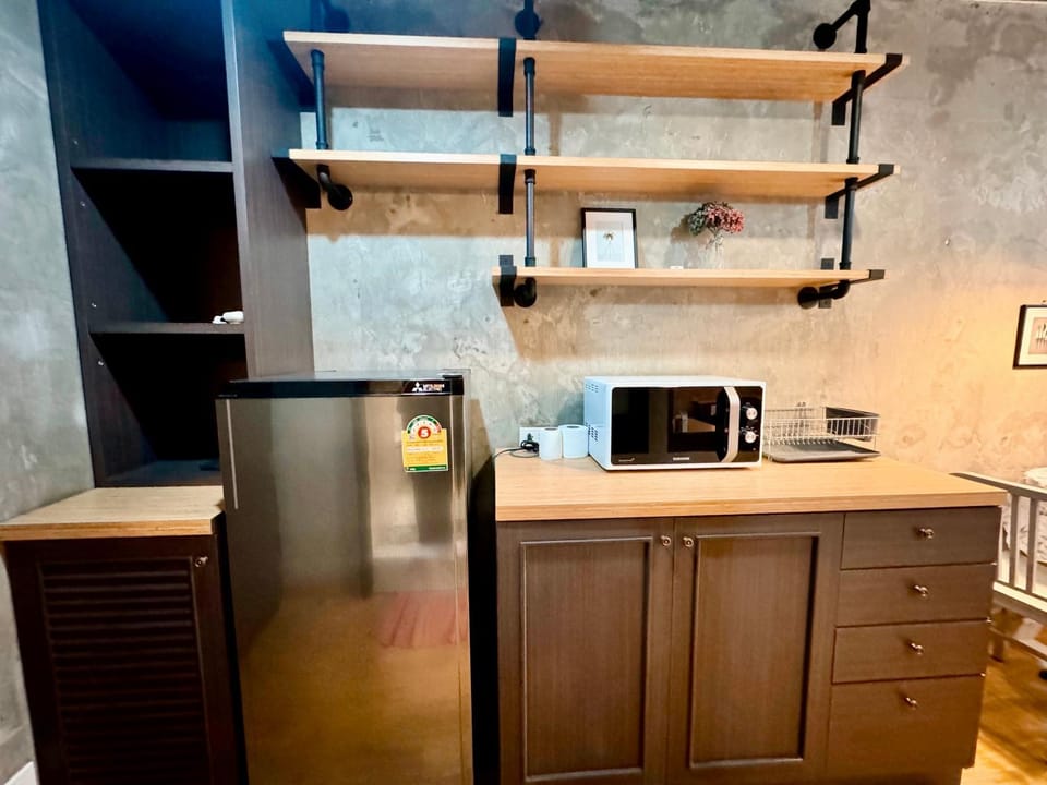 Kitchen or kitchenette, minibar, oven