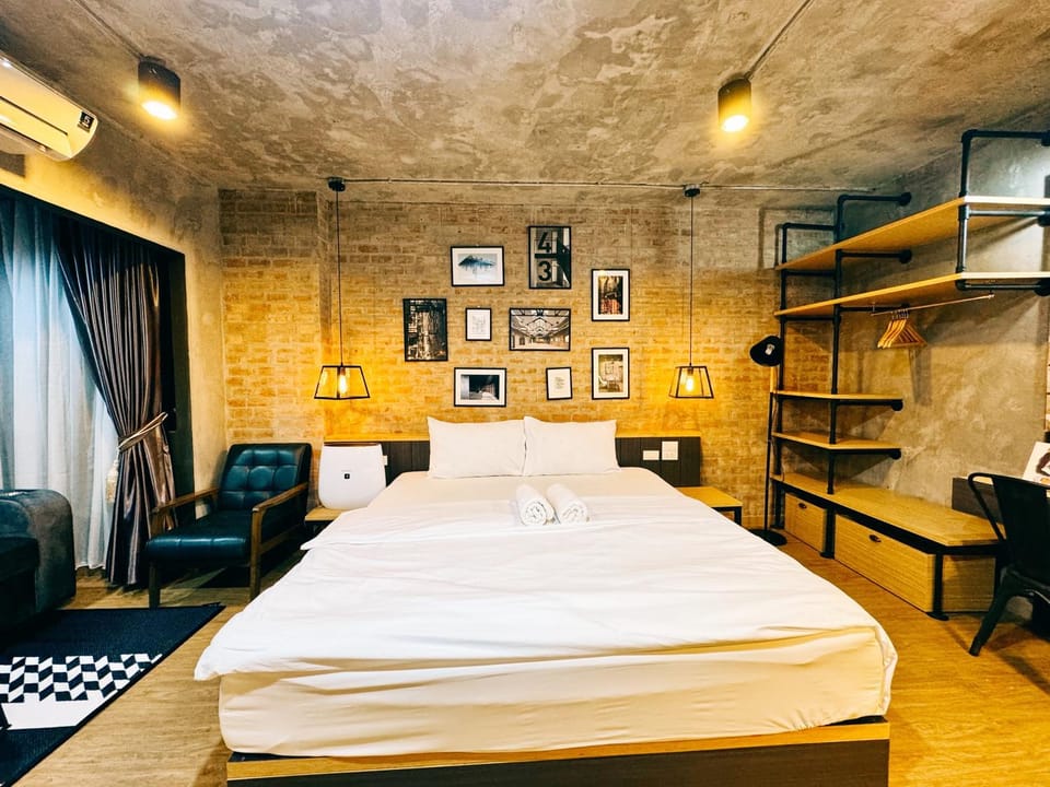 Bed, Seating area, Bedroom, hair dresser, air conditioner