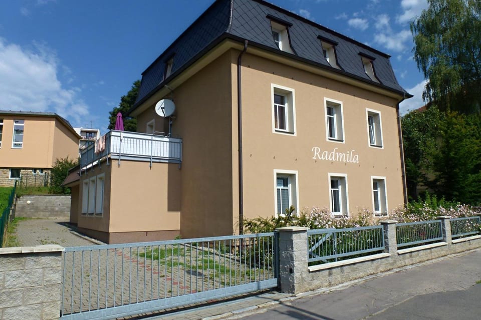 Property building, Facade/entrance, Garden