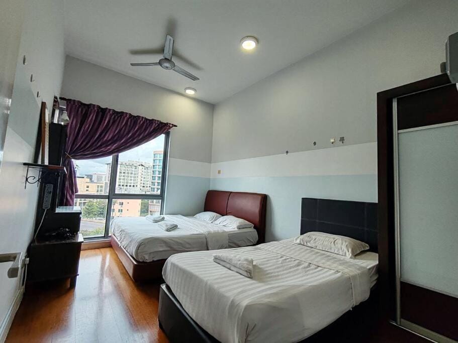 Bedroom, towels