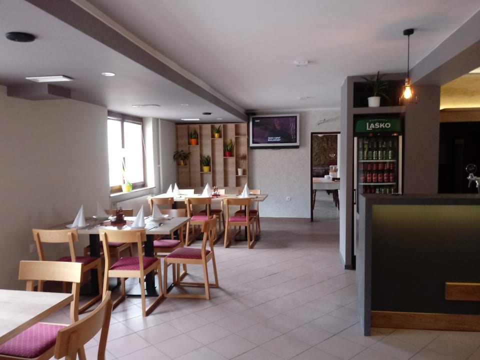 Restaurant/places to eat, Restaurant/places to eat