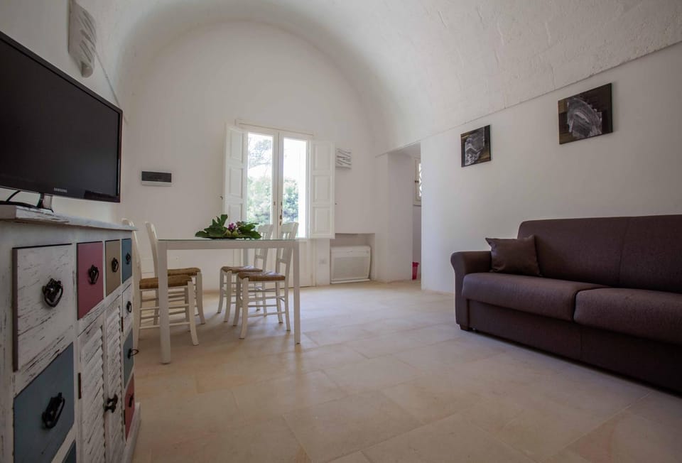 Living room, Dining area, pet friendly