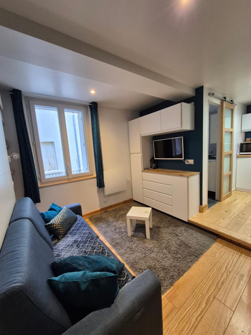 Bed, Living room
