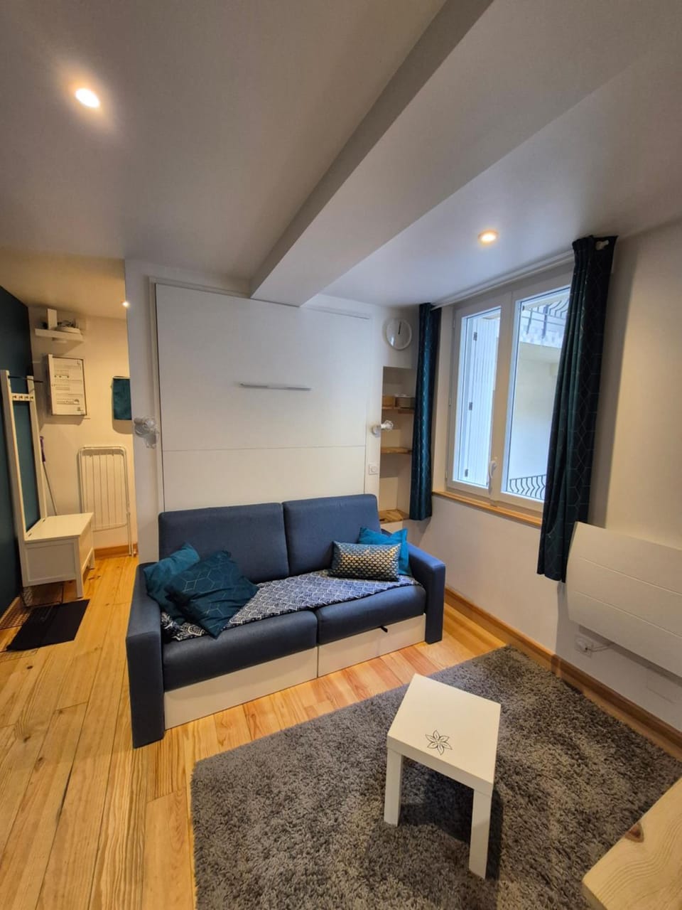 Bed, Living room