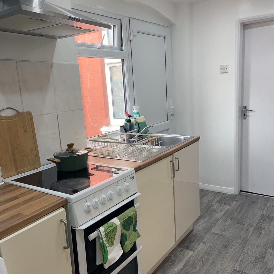 Kitchen or kitchenette, minibar, pet friendly, stove