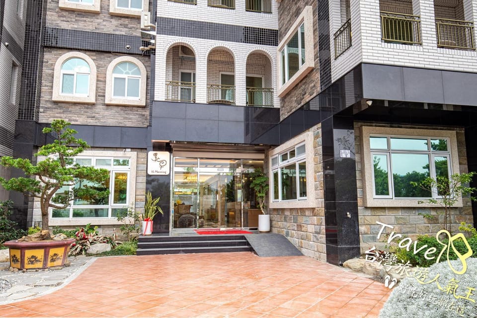 Property building, Facade/entrance, Day