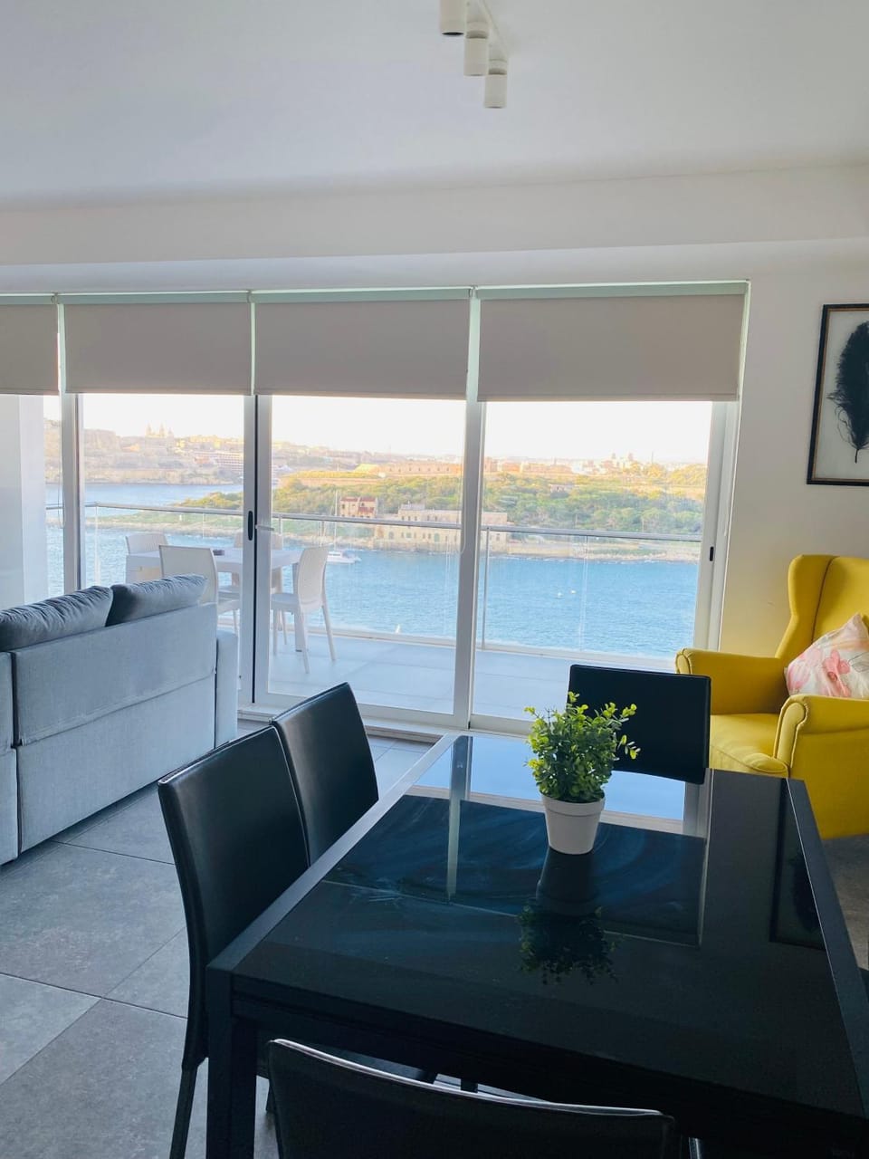 View (from property/room), Balcony/Terrace, Living room, Seating area, Dining area