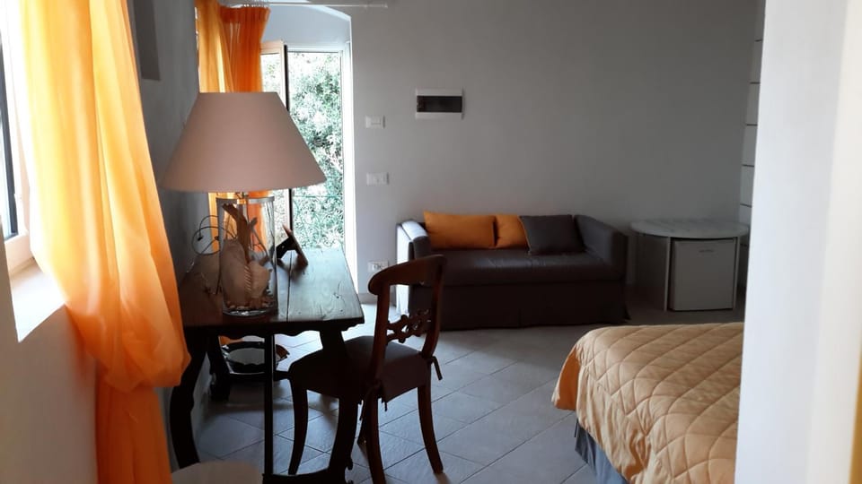 Day, Decorative detail