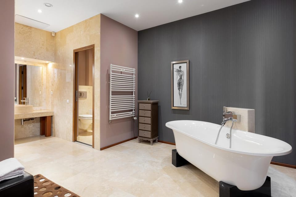 Bathroom, Bath