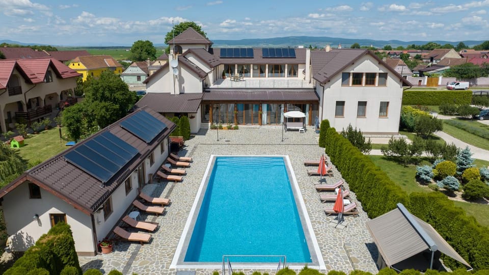 Property building, Day, Garden, Pool view, Swimming pool, sunbed