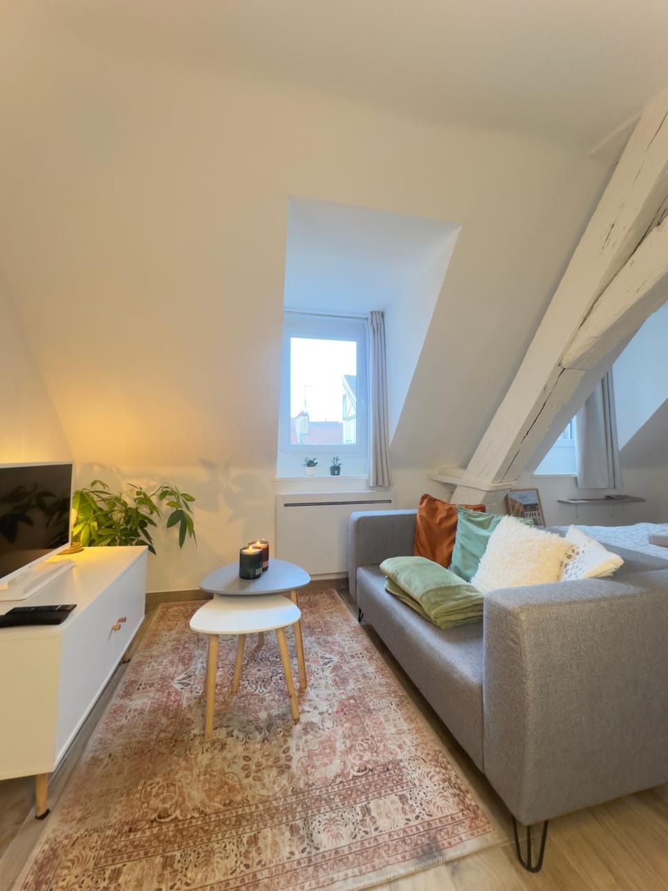 TV and multimedia, Living room, Seating area