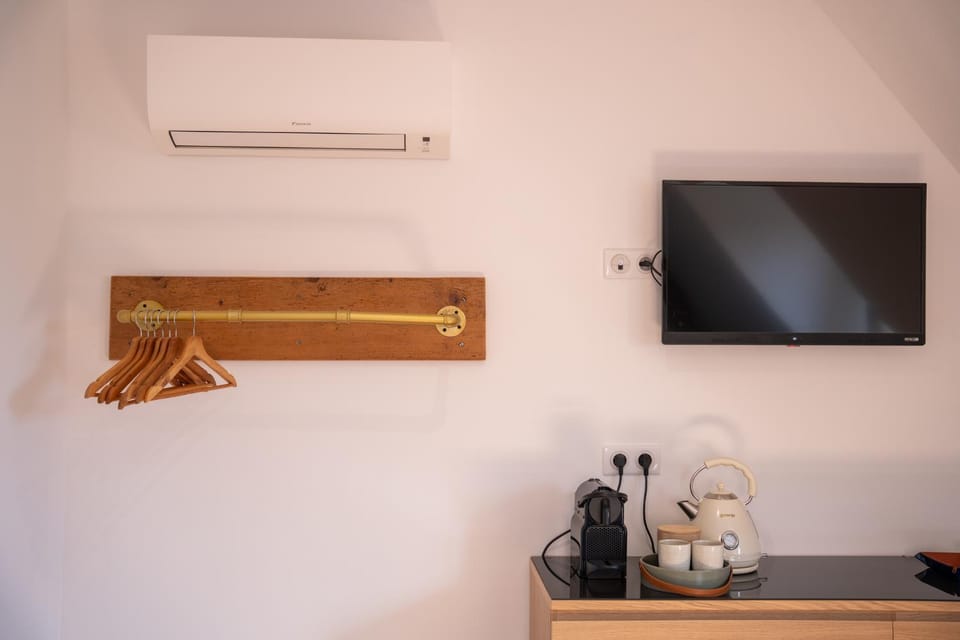 TV and multimedia, Coffee/tea facilities, air conditioner
