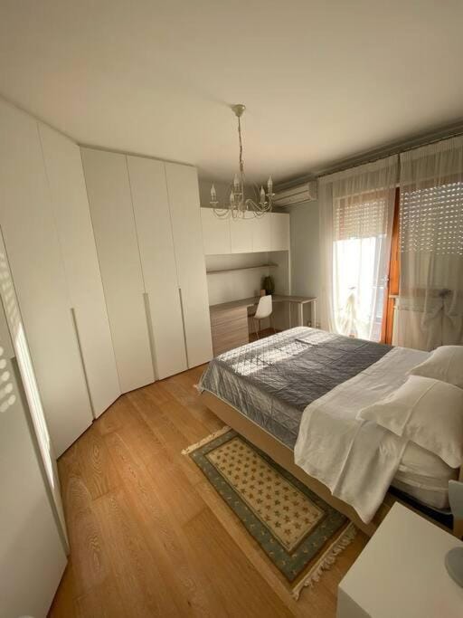 Bed, Photo of the whole room, wardrobe