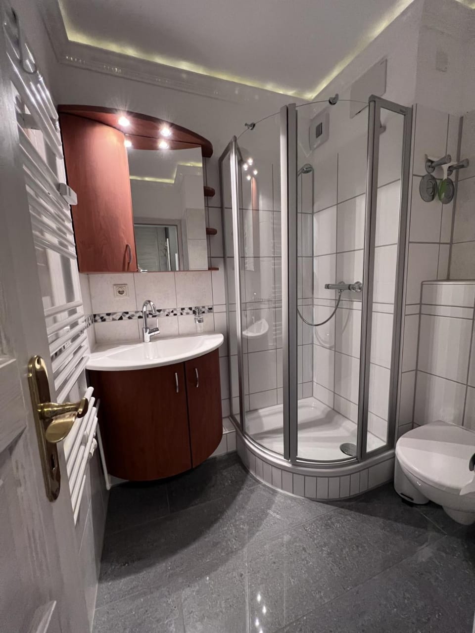 Shower, Toilet, Bathroom