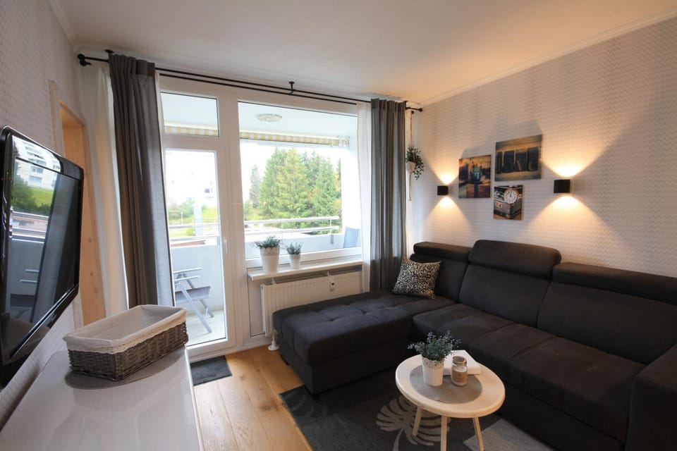 TV and multimedia, Living room, Seating area, Evening entertainment