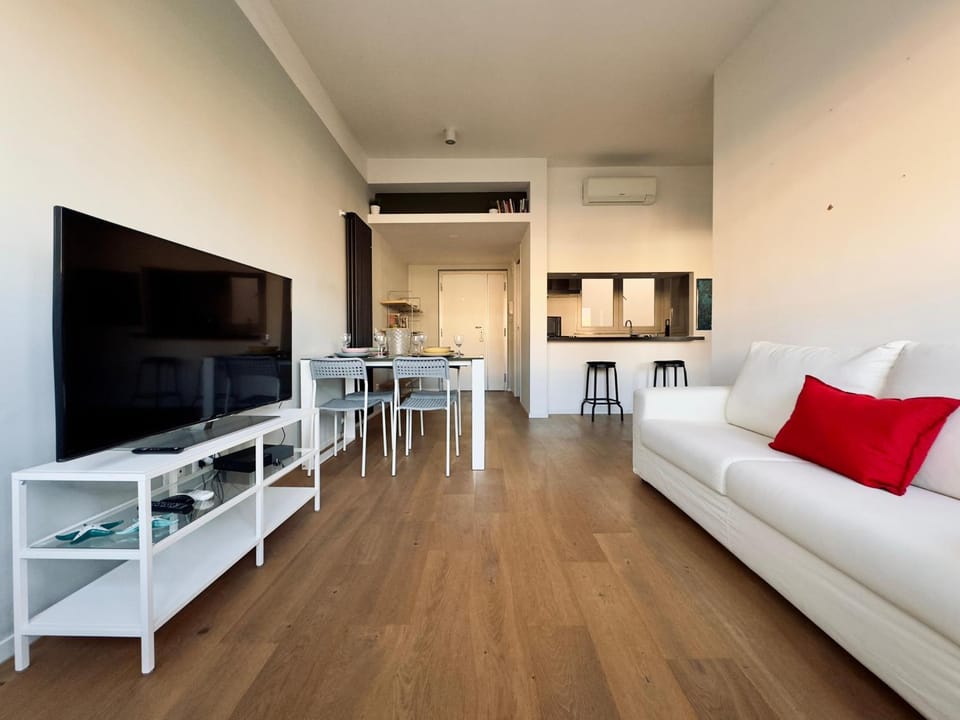 TV and multimedia, Kitchen or kitchenette, Living room, Seating area, Dining area, Evening entertainment