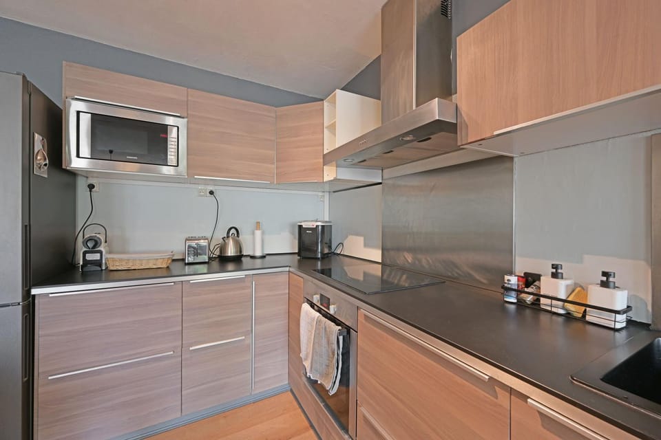 Coffee/tea facilities, Communal kitchen, dishwasher, microwave, oven