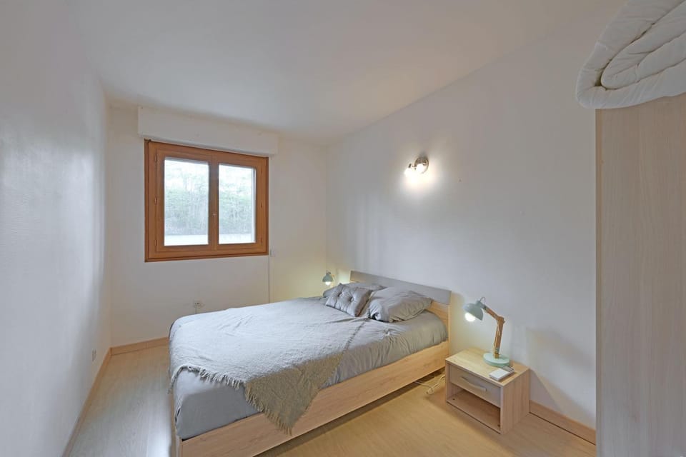 Photo of the whole room, Bedroom, storage