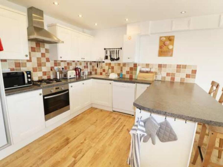 Kitchen or kitchenette, dishwasher, minibar, pet friendly, stove, toaster