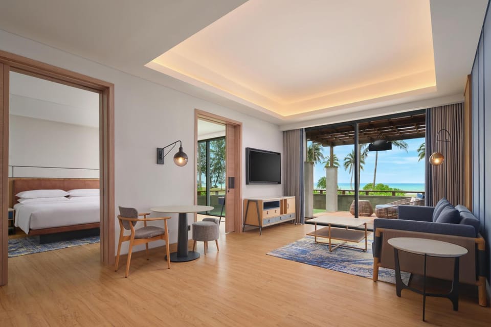 Bed, Natural landscape, TV and multimedia, View (from property/room), View (from property/room), Living room, Photo of the whole room, Seating area, Bedroom, Sea view