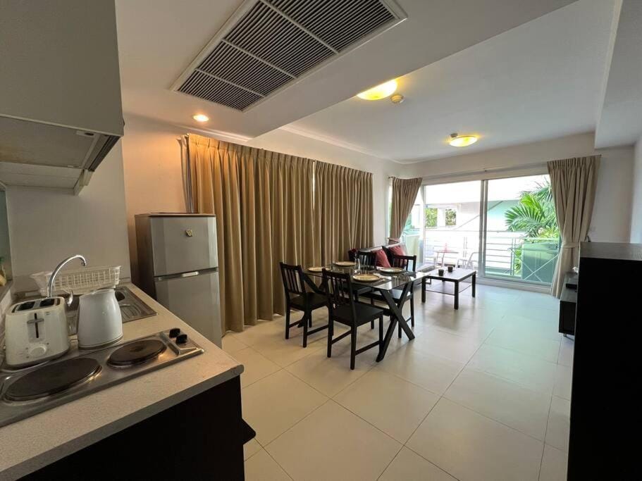 Kitchen or kitchenette, Living room