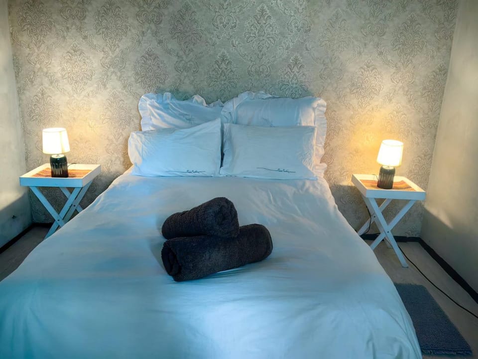 Bedroom, towels