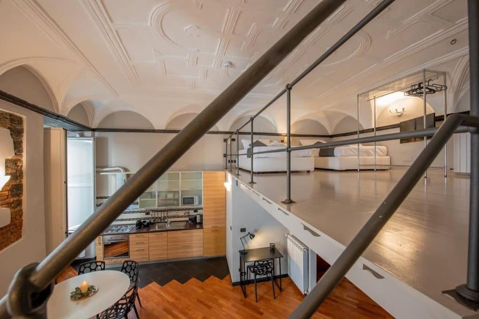 Kitchen or kitchenette, Seating area