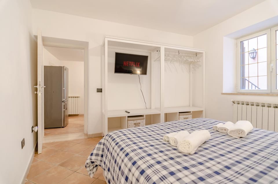 Bed, TV and multimedia, Photo of the whole room, Bedroom, internet, towels, wardrobe