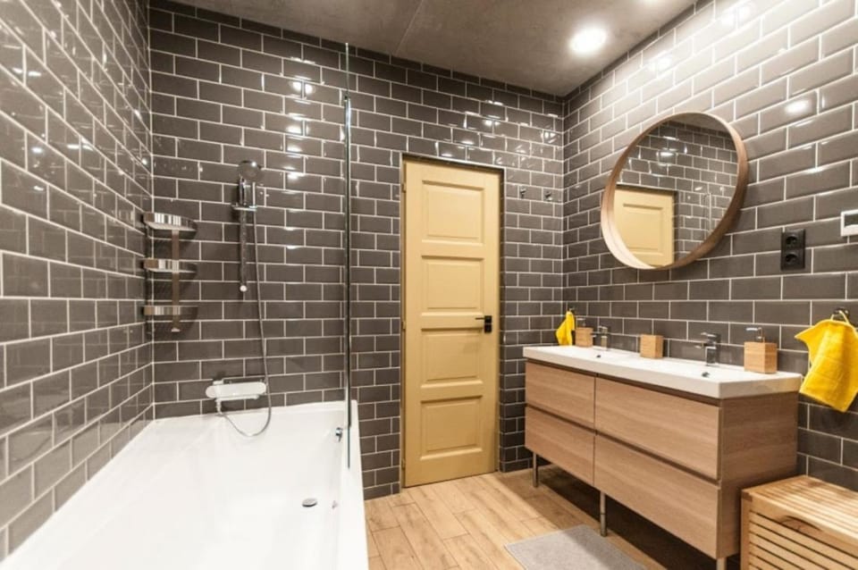 Bathroom, Bath