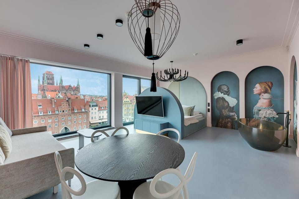 TV and multimedia, Living room, Photo of the whole room, Decorative detail, Seating area, Dining area, Area and facilities, Bath