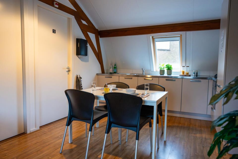 Kitchen or kitchenette, Seating area, Dining area