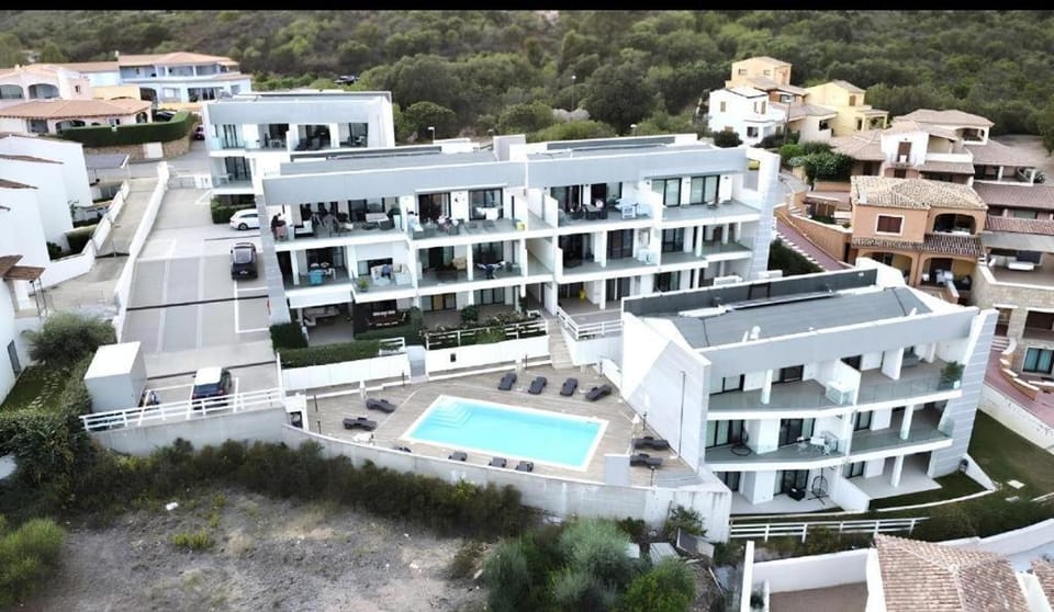 Property building, Bird's eye view, Swimming pool