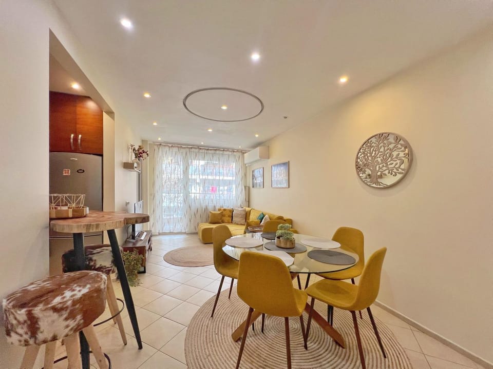 Living room, Dining area