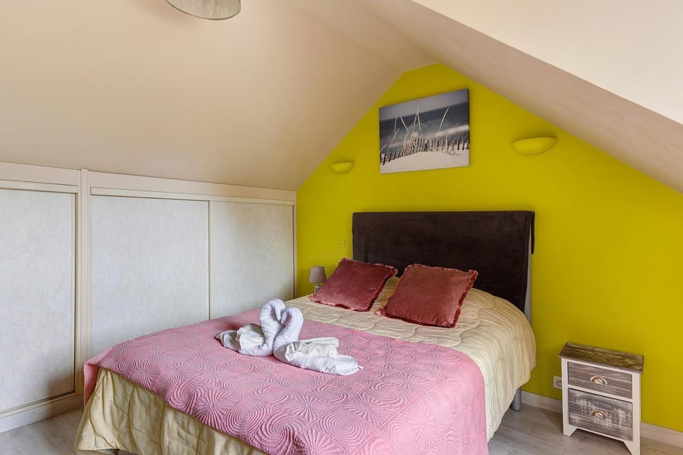 Property building, Living room, Bedroom