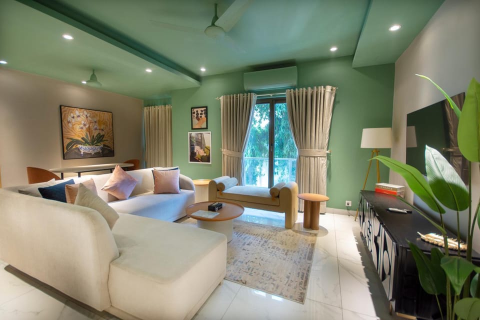 TV and multimedia, Living room, Seating area, Evening entertainment