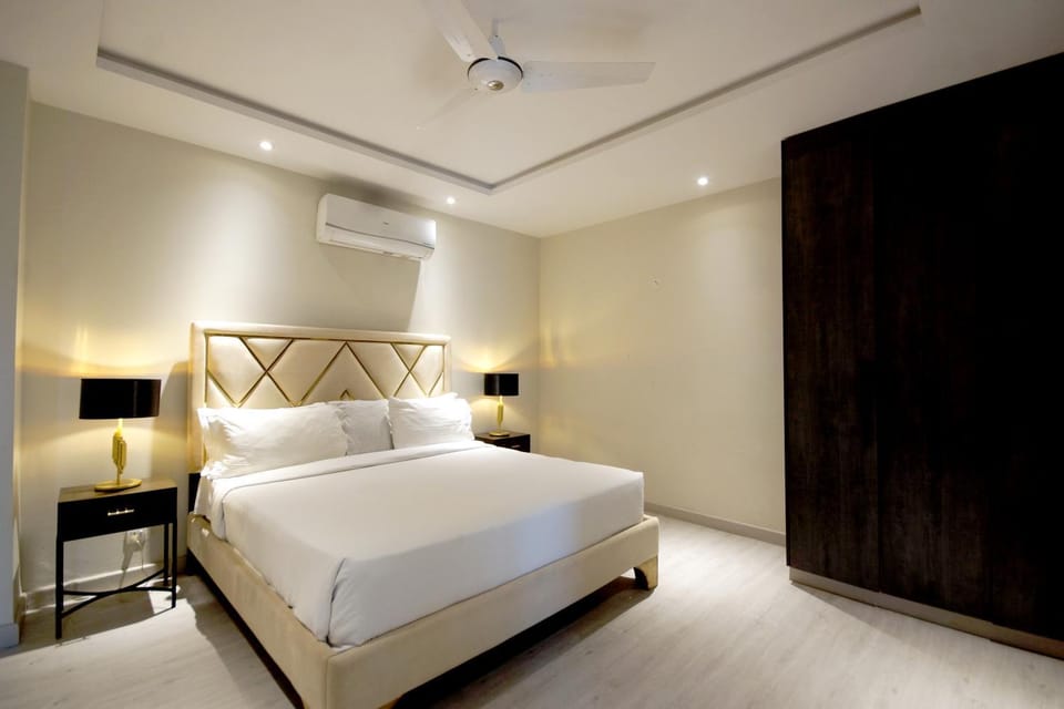 Bed, Photo of the whole room, Bedroom, wardrobe, air conditioner